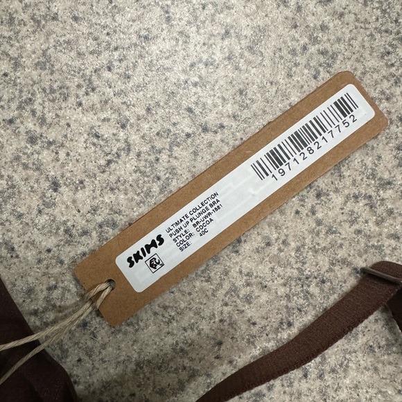 SKIMS Ultimate Collection Plunge Push Bra - Picture 3 of 3